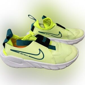 Nike kids flex runner 2.  Pull on size 13c, color: green